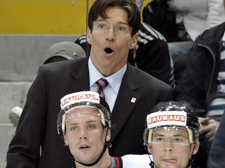 Uwe Krupp hat es als Trainer der Eishockey-Nationalmannschaft nicht leicht.