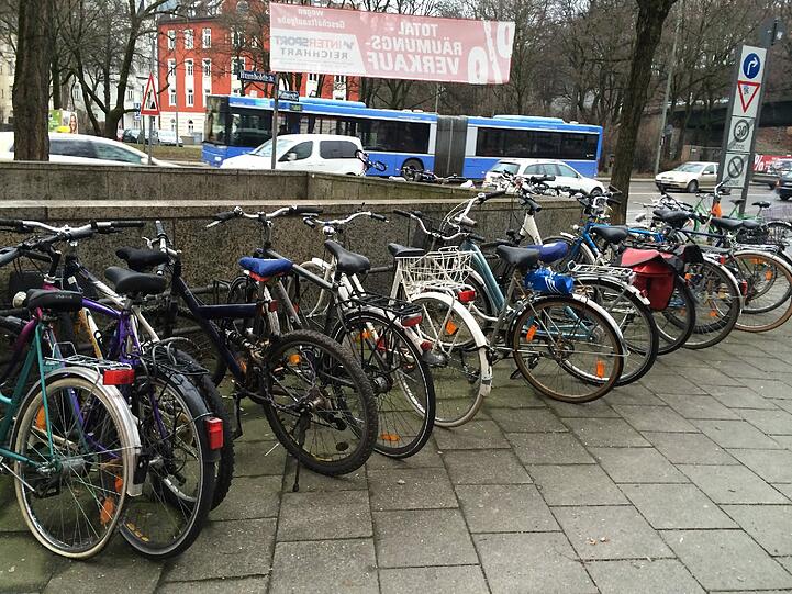 Vor allem aber auch die Radler könnten auf dem Weg von der Innenstadt zum Isarhochufer von einem neuen Übergang profitieren. Wer unten am Kolumbusplatz startet...