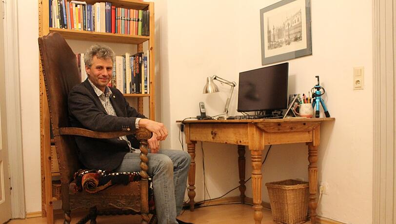 Der Wahl-Landshuter Sebastian Rabien (52) arbeitet manchmal noch zu Hause weiter. Sonst pendelt er nach Garching ins Max-Planck-Institut. Der Wahl-Landshuter Sebastian Rabien (52) arbeitet manchmal noch zu Hause weiter. Sonst pendelt er nach Garching ins Max-Planck-Institut.