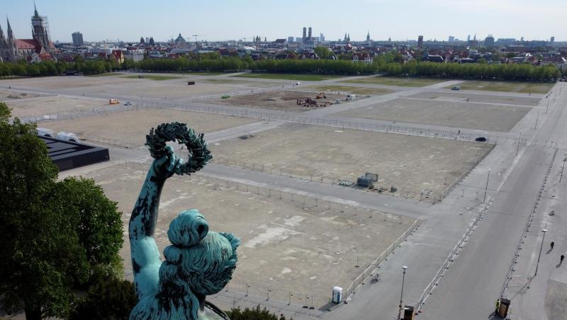 Asphalt ohne Ende: So schaut die Theresienwiese sonst eher aus. Asphalt ohne Ende: So schaut die Theresienwiese sonst eher aus.