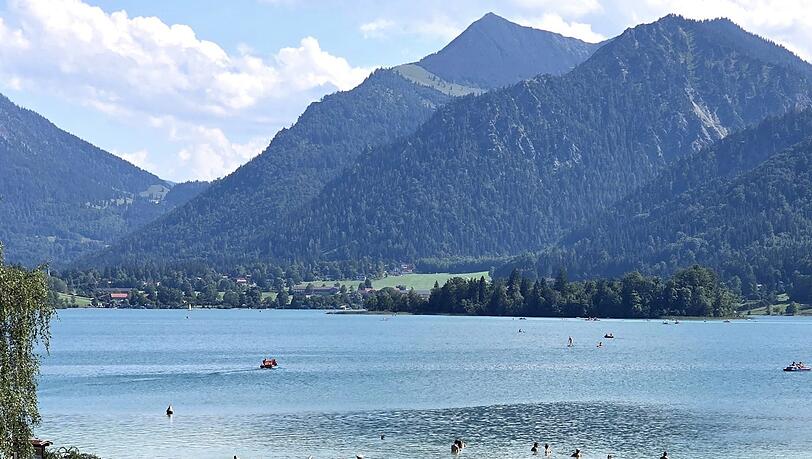 Menschen im Wasser, Boote auf dem See, Picknickdecken auf der Wiese: Genau das ist nicht erwünscht – und es kann teuer werden. Menschen im Wasser, Boote auf dem See, Picknickdecken auf der Wiese: Genau das ist nicht erwünscht – und es kann teuer werden.