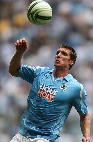 Der große Löwe bleibt auch in der Spielzeit 2009/2010 erhalten. Die Grundfarbe wird allerdings wieder Hellblau. Liqui Moly ist für eine Saison wieder der Sponsor.