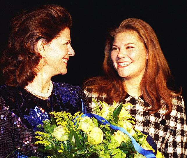 Königin Silvia mit Kronprinzessin Victoria im Münchner Gasteig.