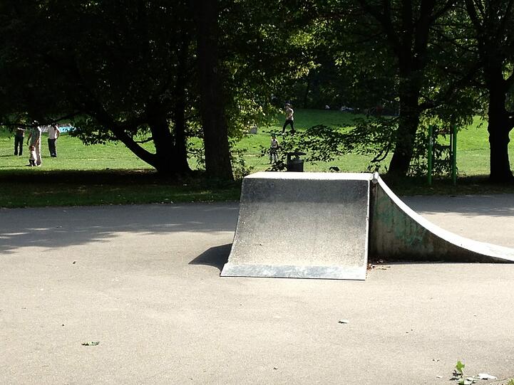 Rampen wie diese im Hirschgarten wird es im neuen Skatepark an der Tramschleife auch geben.