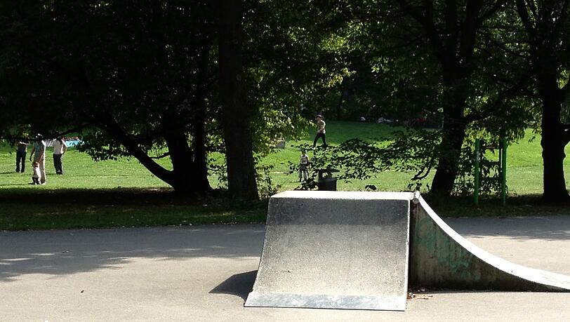 Rampen wie diese im Hirschgarten wird es im neuen Skatepark an der Tramschleife auch geben.