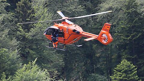 Der verunglückte Wanderer wurde per Rettungshubschrauber aus der Schlucht geborgen.