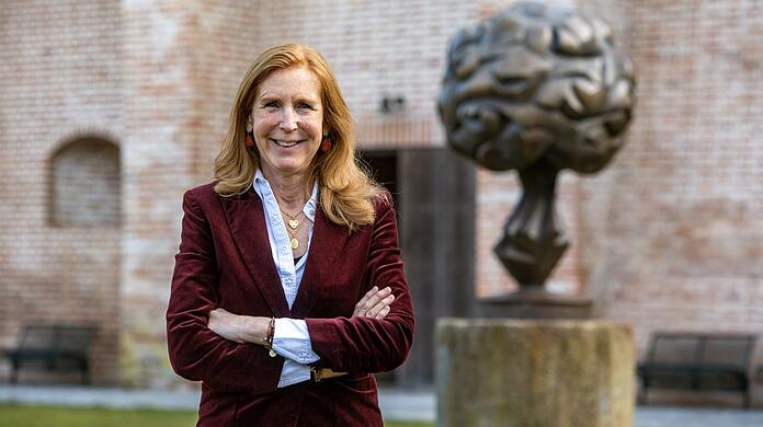 Alexandra von Arnim, die neue Leiterin des Koenigmuseums. Jahrelang ist in Landshut über den Umgang mit dem Erbe des international bedeutsamen Bildhauers Fritz Koenig (1924-2017) gestritten worden. Nun soll es einen Neustart geben - sowohl das Koenigmuseum wie auch den Wohnsitz "Ganslberg" betreffend.