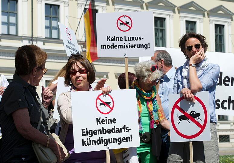 Grund sind Überlegungen der
Staatsregierung, die GBW mit ihren 33.000 überwiegend günstigen
Mietwohnungen in Bayern an einen privaten Investor zu veräußern.