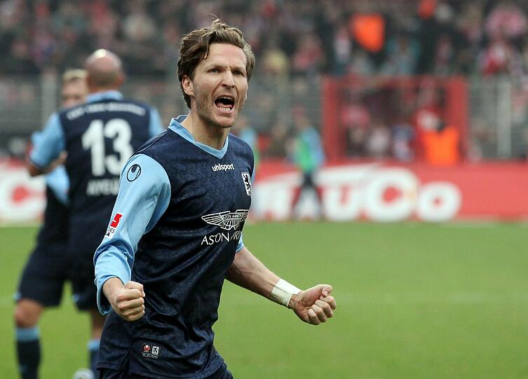 Benny Lauth			NOTE: 1
Lange Zeit ohne richtige Bindung zum Spiel, findet der Kapitän dann zweimal die Lücke in der Abwehr von Union und sichert seinem Team mit den beiden Treffern den Auswärtspunkt in Berlin. Ein Spiel ganz nach dem Gusto von Lauth. Bei solchen Flanken kann er seine ganze Stärke im Strafraum zur Geltung bringen.