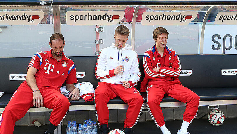 Verträge verlängert: Tom Starke (l.) und Gianluca Gaudino (r.) werden weiterhin für die Bayern auflaufen - für Gaudino ist es der erste Profi-Vertrag. Verträge verlängert: Tom Starke (l.) und Gianluca Gaudino (r.) werden weiterhin für die Bayern auflaufen - für Gaudino ist es der erste Profi-Vertrag.