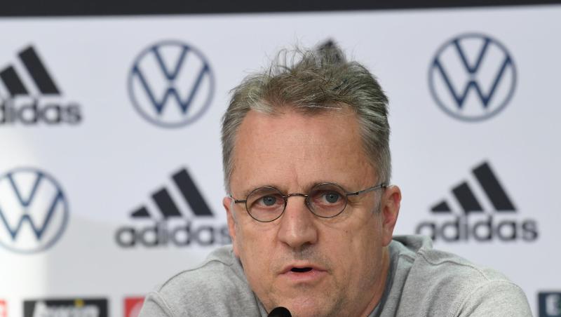 Fordert ungeimpfte Profis zur Impfung auf: DFB-Arzt Tim Meyer. Fordert ungeimpfte Profis zur Impfung auf: DFB-Arzt Tim Meyer.