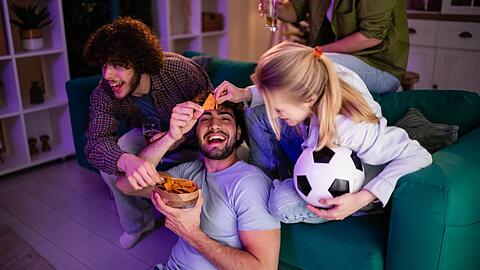 So k&ouml;nnen Zuschauerinnen und Zuschauer die Matches der Fu&szlig;ball-WM live anschauen.