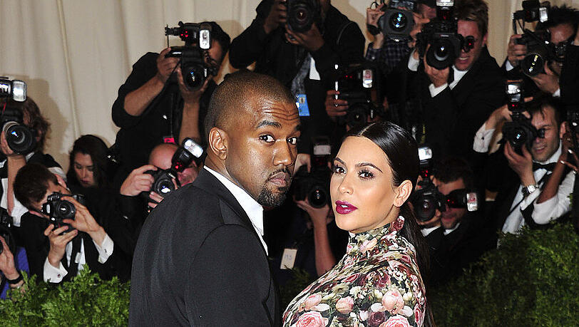 Ertappt? Kanye West und Kim Kardashian wollen sich angeblich heimlich trauen Ertappt? Kanye West und Kim Kardashian wollen sich angeblich heimlich trauen