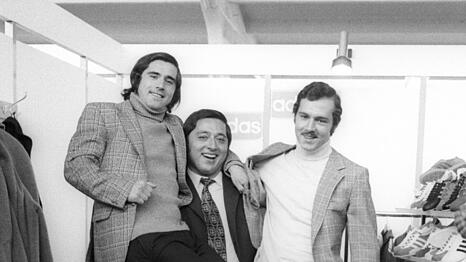 Ispo 1971: Gerd Müller (l.) und Franz Beckenbauer lassen sich mal eben auf den Arm nehmen.