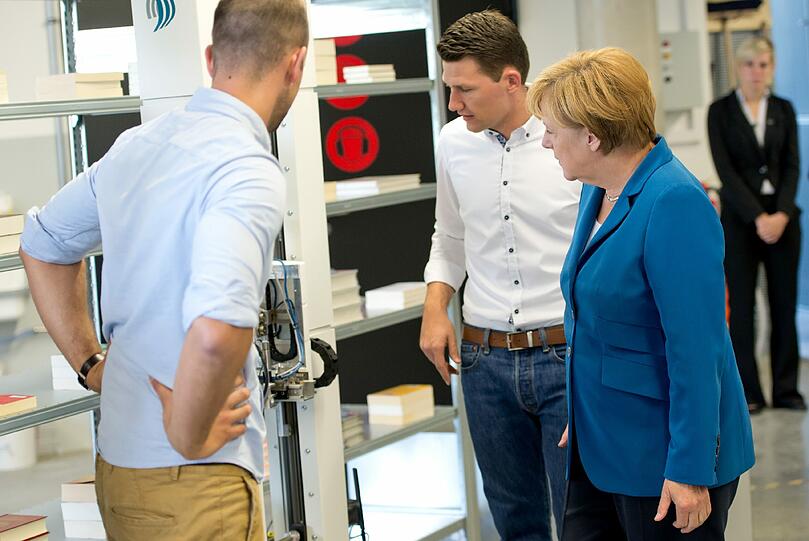 Angela Merkel bei ihrem Besuch der Technischen Universität in Garching. Hier die Bilder.