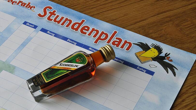 Eine alkoholisierte Münchnerin fuhr mit dem Auto zur Schule und wollte ihre Tochter abholen.