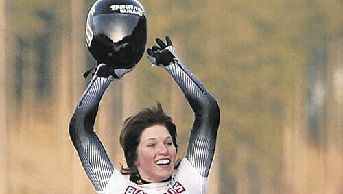 Weltmeisterlicher Strecksprung: Skeleton-Ass Anja Huber. Weltmeisterlicher Strecksprung: Skeleton-Ass Anja Huber.