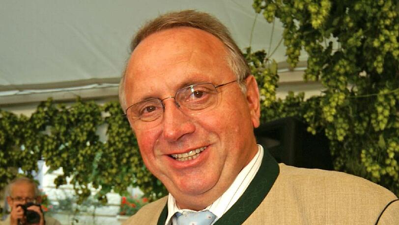 "Diplomatische Regelung: Bei einer Reservierung von acht Tischen vielleicht zwei wegnehmen." Toni Roiderer "Diplomatische Regelung: Bei einer Reservierung von acht Tischen vielleicht zwei wegnehmen." Toni Roiderer