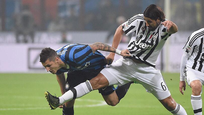 Gegen Inter Mailand erhielt Sami Khedira die schlechteste Note aller Juve-Spieler. Gegen Inter Mailand erhielt Sami Khedira die schlechteste Note aller Juve-Spieler.