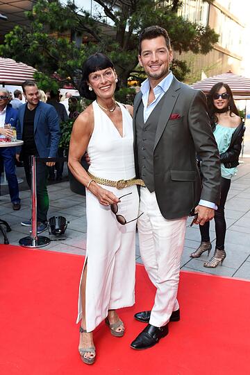 Dr. Andrea Lewinski mit Sohn