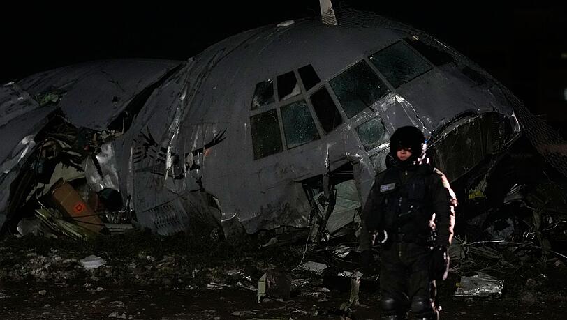 Die Milit&auml;rmaschine der bolivianischen Luftwaffe sei von der Start- und Landebahn abgekommen.