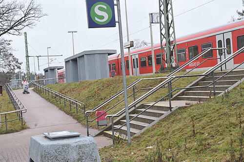 Am S-Bahnhof in Fischbach wird ein neuer Bahnsteig gebaut. Der soll, wie der Bestehende im Foto, zwei Zugänge bekommen.