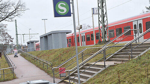 Am S-Bahnhof in Fischbach wird ein neuer Bahnsteig gebaut. Der soll, wie der Bestehende im Foto, zwei Zugänge bekommen. Am S-Bahnhof in Fischbach wird ein neuer Bahnsteig gebaut. Der soll, wie der Bestehende im Foto, zwei Zugänge bekommen.