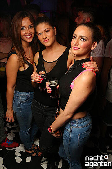 Bei der Reihe "Garden & Restaurant" im Crown's Club gibt es Hip-Hop- und R'n'B-Musik auf die Ohren.
