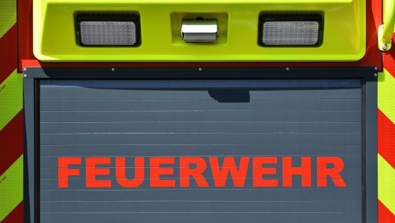 Der Schriftzug "Feuerwehr" ist auf einem Einsatzfahrzeug angebracht. Foto: Martin Schutt/dpa-Zentralbild/dpa/Archivbild Der Schriftzug "Feuerwehr" ist auf einem Einsatzfahrzeug angebracht. Foto: Martin Schutt/dpa-Zentralbild/dpa/Archivbild