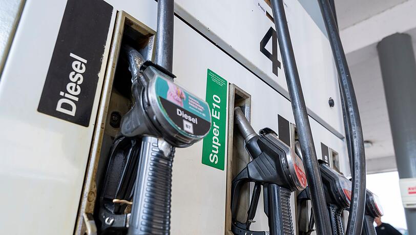 Diesel ist derzeit wieder teurer als Super E10 - auch das ist eine Folge des Iran-Krieges. Diesel ist derzeit wieder teurer als Super E10 - auch das ist eine Folge des Iran-Krieges.