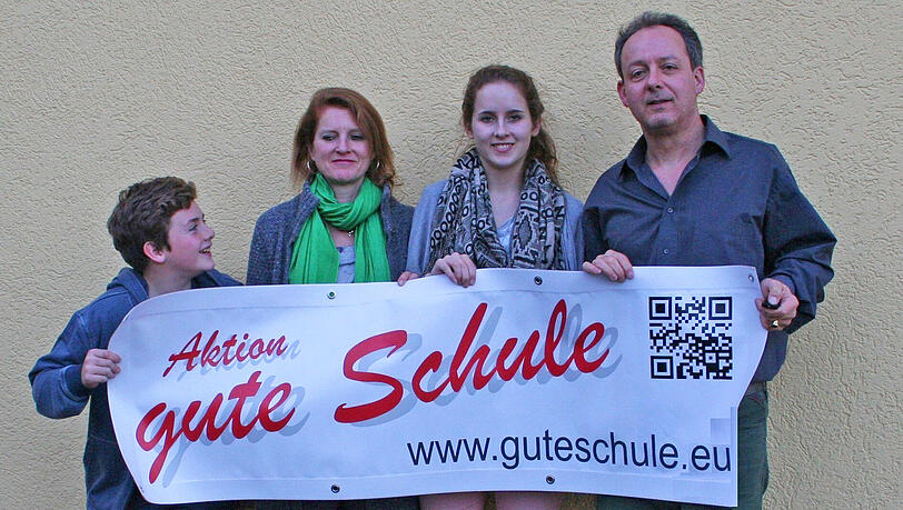 Wollen den Unterricht in Bayern verändern: Thomas Becker mit seiner Frau Ricarda, Tochter Cosima und Sohn Roman. Wollen den Unterricht in Bayern verändern: Thomas Becker mit seiner Frau Ricarda, Tochter Cosima und Sohn Roman.