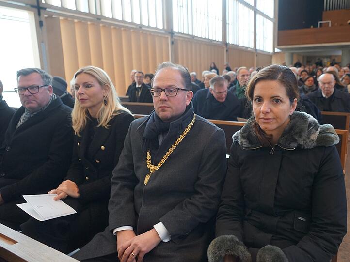 Viele politische Weggefährten betrauern ihren Parteifreund, darunter Josef Schmid, Stephanie Jacobs, Manuel Pretzl, Kristina Frank (v.l)