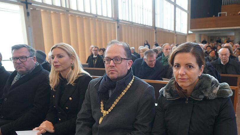 Viele politische Weggefährten betrauern ihren Parteifreund, darunter Josef Schmid, Stephanie Jacobs, Manuel Pretzl, Kristina Frank (v.l)