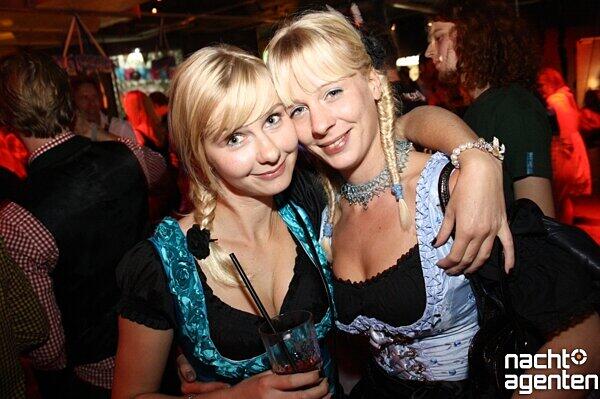 Der Neuraum verspricht: 16 Tage Wiesn - 16 Tage Neuraum. Also auch am Donnerstag! Mehr Bilder auf: www.nachtagenten.de