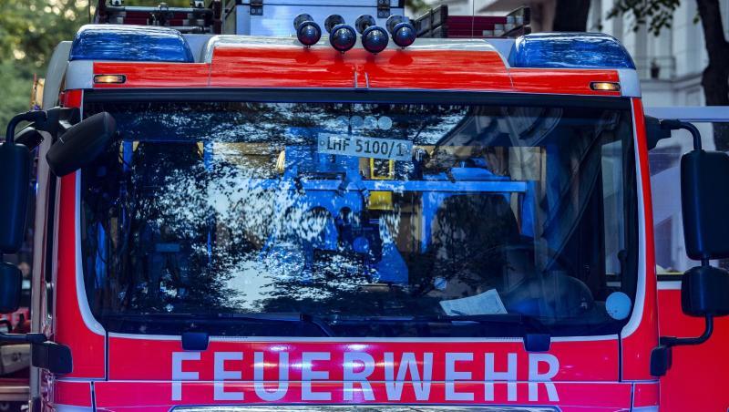Ein Löschfahrzeug der Feuerwehr im Einsatz. Foto: Paul Zinken/dpa/Archivbild Ein Löschfahrzeug der Feuerwehr im Einsatz. Foto: Paul Zinken/dpa/Archivbild