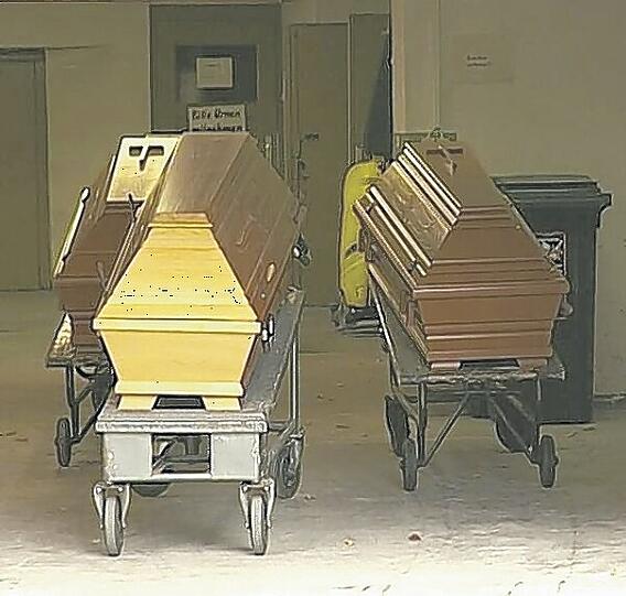 Goldgrube Krematorium: Im Nürnberger Westfriedhof sammelten Mitarbeiter jahrelang Zahngold aus der Asche der Verstorbenen.