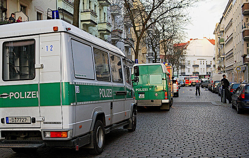 Der Tatort in Berlin: Hier haben Unbekannte am zweiten Weihnachtsfeiertag zur Mittagszeit das Feuer auf vier Männer eröffnet.