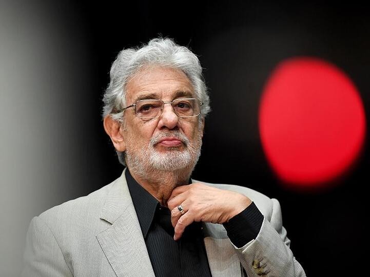 Die Vorwürfe von Frauen wegen sexueller Belästigung gegen Placido Domingo haben Folgen für den Sänger.