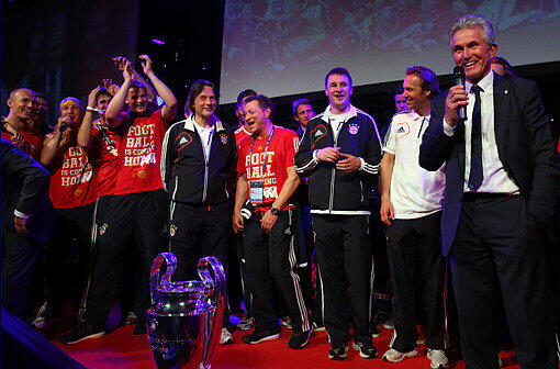 Jupp Heynckes feiert im Londoner Grosvenor House den Champions-League-Sieg.