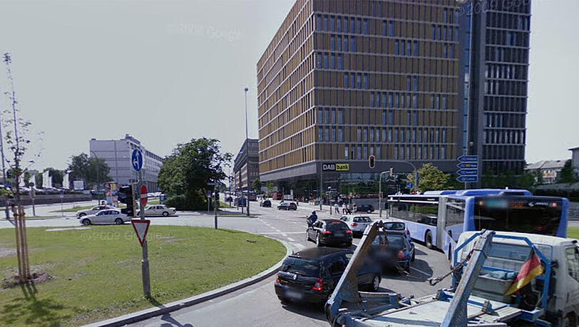 An dieser Kreuzung auf der Landsberger STraße bog der Mercedes links ab und verursachte dadurch den Unfall. An dieser Kreuzung auf der Landsberger STraße bog der Mercedes links ab und verursachte dadurch den Unfall.