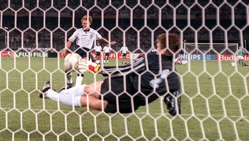 Bodo, der Elfertöter: Illgner pariert im WM-Halbfinale 1990 im Elferschießen gegen Stuart Pearce. Bodo, der Elfertöter: Illgner pariert im WM-Halbfinale 1990 im Elferschießen gegen Stuart Pearce.