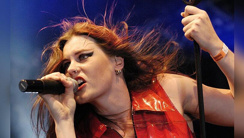 Floor Jansen hofft trotz ihrer Brustkrebs-Erkrankung die geplante Nightwish-Tournee antreten zu können.