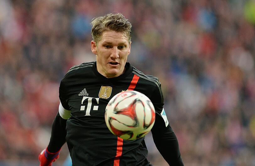 BASTIAN SCHWEINSTEIGER NOTE 3
Überraschung! Zweiter Startelf-Einsatz nach dem 3:0 gegen Moskau. Der Kapitän mit gutem Pass auf Robben, ansonsten nicht zu schade für Drecksarbeit und Grätschen aller Art. Pep herzte und drückte ihn zufrieden bei der Auswechslung (72.).