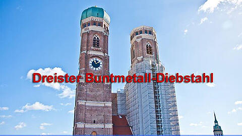 Die Zwiebelhaube des Südturms der Münchner Frauenkirche fehlt. Dieses Bild postete die Polizei im Rahmen eines Aprilscherzes.