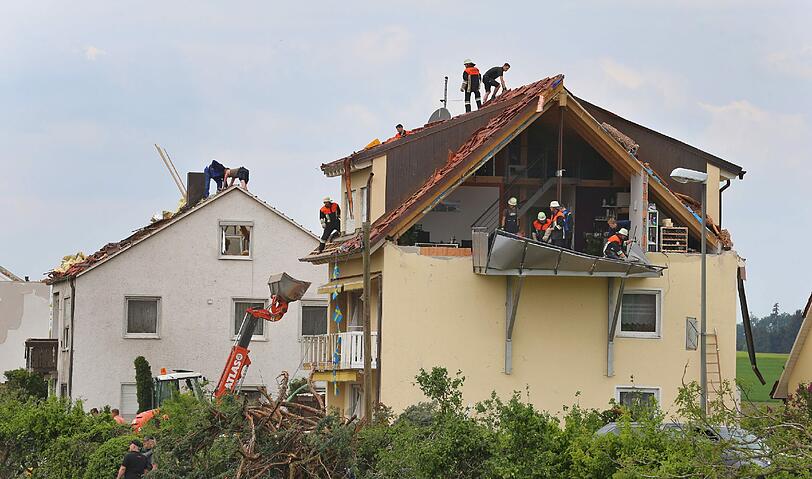 Bilder der Verwüstung aus dem Dorf Affing: Die Einwohner packen gemeinsam mit an aber der Schaden durch das Unwetter ist hoch. Die Bilder...