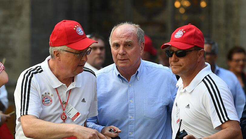 Glaubt nicht, dass es Pep Guardiola in England so schön hat wie beim FC Bayern: Uli Hoeneß. Glaubt nicht, dass es Pep Guardiola in England so schön hat wie beim FC Bayern: Uli Hoeneß.