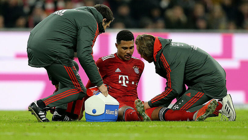 Verletzte sich im Heimspiel gegen RB Leipzig: Serge Gnabry (m.). Verletzte sich im Heimspiel gegen RB Leipzig: Serge Gnabry (m.).