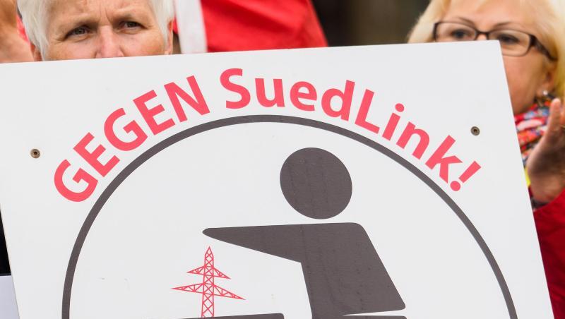 Das Bündnis will gemeinsam mit dem Verein "Thüringen gegen SuedLink" einen Sternmarsch am Grünen Band organisieren. Auch Bürgerinitiativen aus Hessen und Bayern schließen sich dem Bündnis zufolge am Ostermontag an. Das Bündnis will gemeinsam mit dem Verein "Thüringen gegen SuedLink" einen Sternmarsch am Grünen Band organisieren. Auch Bürgerinitiativen aus Hessen und Bayern schließen sich dem Bündnis zufolge am Ostermontag an.