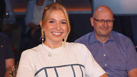 Moderatorin Lola Weippert kann über sich selbst lachen.