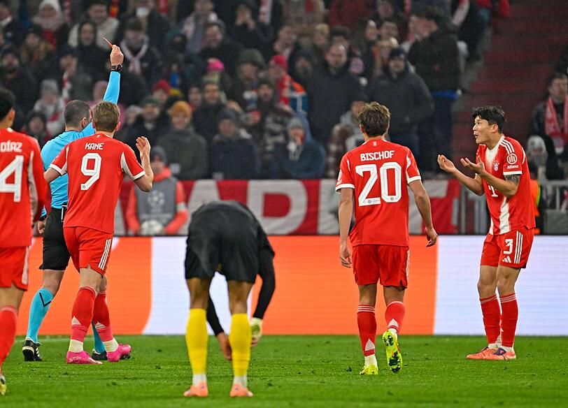 Unverständnis: Minjae Kim (r.) nach seinem Platzverweis. Unverständnis: Minjae Kim (r.) nach seinem Platzverweis.